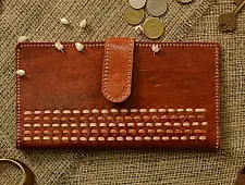 Itsy-bitsy! ❖ Kutchi Leather Purse { 1 }